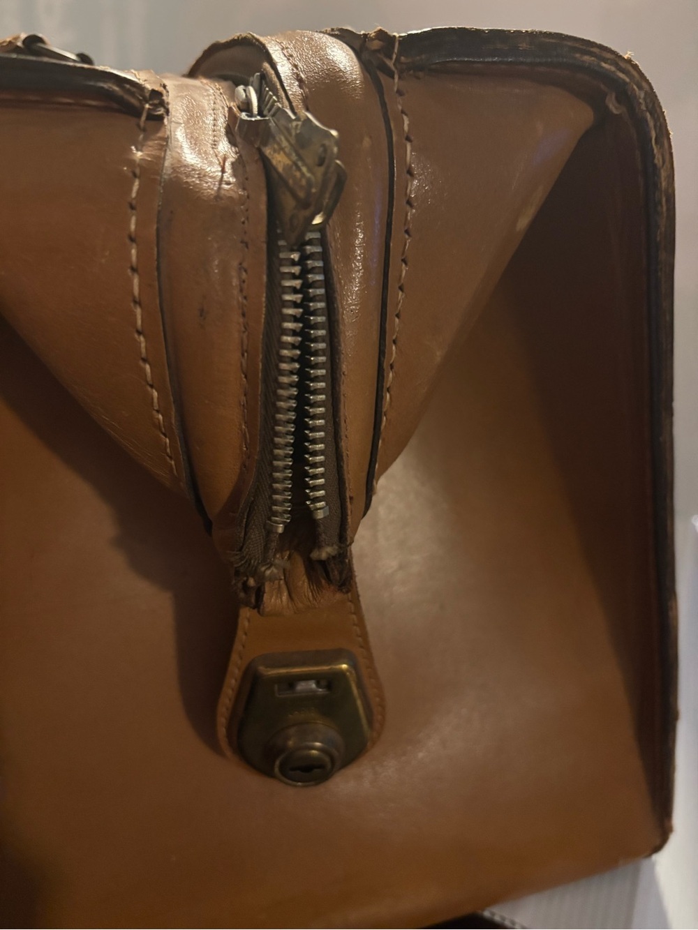 Vintage 1940s/1950s McBrine Baggage Tan Train Case Overnight Luggage 18" - Picture 6 of 8